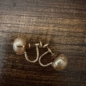 10kt solid gold mid-century BDA pearl clip on earrings non pierced screw back